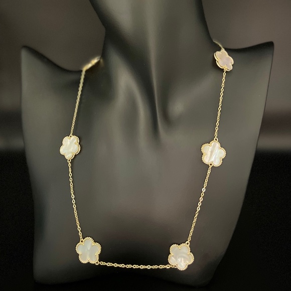 5 Leaf Clover Necklace - Picture 1 of 4